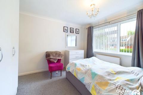 2 bedroom flat to rent, St. Cuthberts Gardens, Pinner, HA5