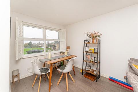 2 bedroom flat for sale, Kirkland Drive, Enfield