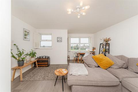 2 bedroom flat for sale, Kirkland Drive, Enfield