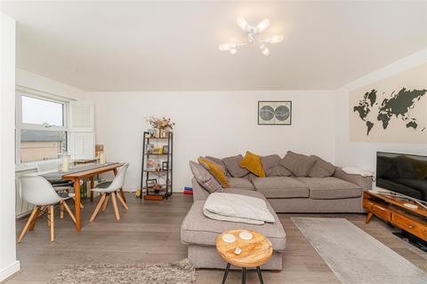 2 bedroom flat for sale, Kirkland Drive, Enfield