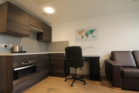 Studio to rent, The Bruce Building, City Centre