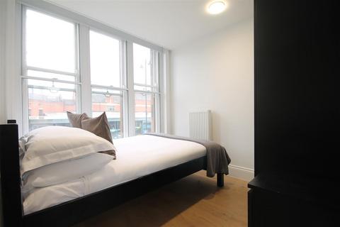 Studio to rent, The Bruce Building, City Centre