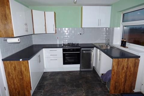 3 bedroom townhouse to rent, Snowden Walk, Leeds LS13