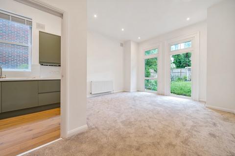 2 bedroom apartment to rent, Bedwardine Road London SE19