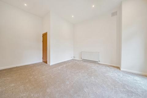 2 bedroom apartment to rent, Bedwardine Road London SE19