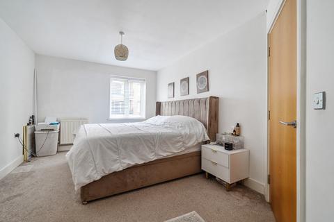 8 Romside Place, Romford, RM7 7EE