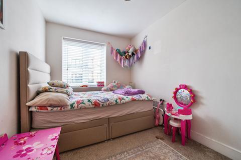 8 Romside Place, Romford, RM7 7EE