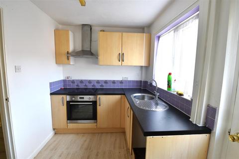 2 bedroom terraced house to rent, Wallace Close, London SE28