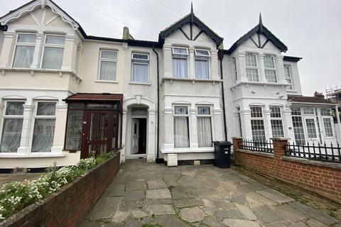 3 bedroom terraced house to rent, 119 Courtland Avenue Ilford IG1 3DR