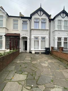 3 bedroom terraced house to rent, 119 Courtland Avenue Ilford IG1 3DR