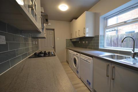 6 bedroom terraced house to rent, Teignmouth Road, Selly Oak, Birmingham B29