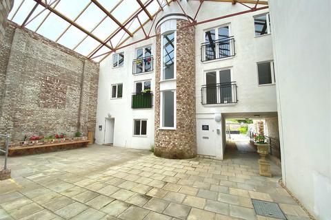 2 bedroom apartment to rent, Bridge Court, Totnes