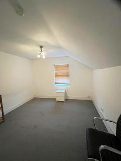 Studio to rent, Junction Road, Romford RM1