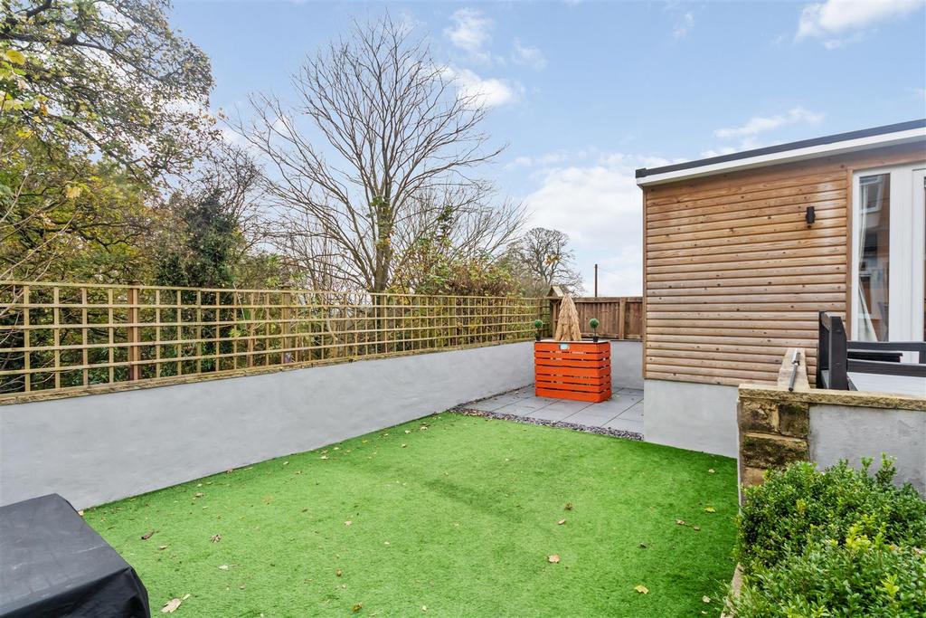 Rear garden/bbq area