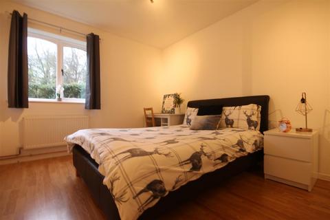 2 bedroom apartment to rent, Windmill Court, Spital Tongues