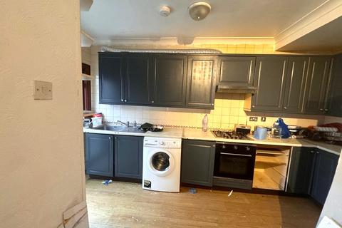 4 bedroom terraced house to rent, Surrey Road, Barking IG11