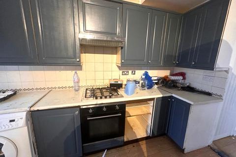 4 bedroom terraced house to rent, Surrey Road, Barking IG11