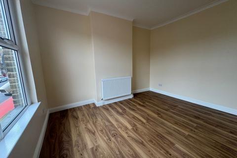 3 bedroom flat to rent, Thornton Heath, CR7 CR7