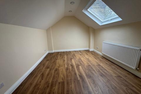 3 bedroom flat to rent, Thornton Heath, CR7 CR7