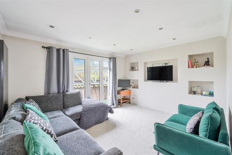 2 bedroom apartment to rent, Nutfield Road, Merstham RH1