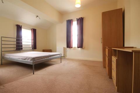 2 bedroom apartment to rent, Swinburn Place, City Centre