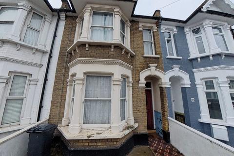 3 bedroom terraced house for sale, Park Avenue, Barking IG11