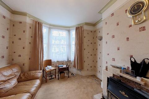 3 bedroom terraced house for sale, Park Avenue, Barking IG11