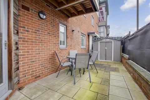 2 bedroom apartment for sale, Lindsay Avenue, High Wycombe HP12