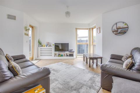 2 bedroom apartment for sale, Lindsay Avenue, High Wycombe HP12