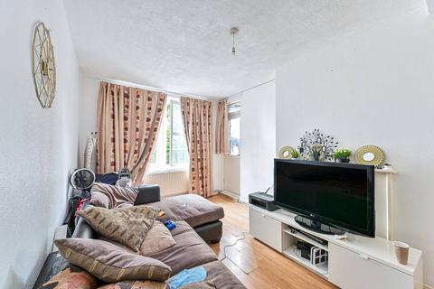 2 bedroom flat for sale, Kinglake Estate, Elephant and Castle, London, SE17