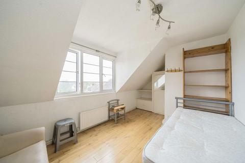 3 bedroom flat to rent, Pitshanger Lane, London W5