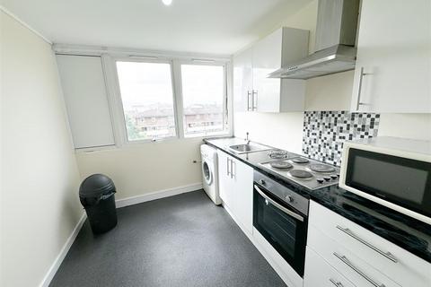 2 bedroom apartment to rent, Melbourne Court, City Centre