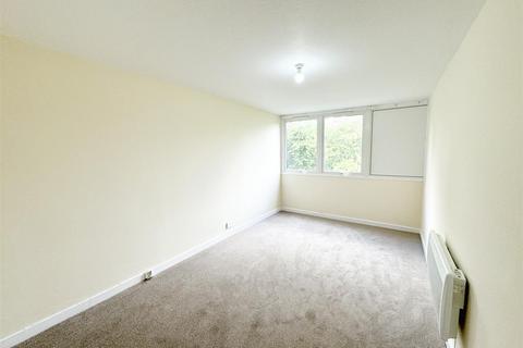 2 bedroom apartment to rent, Melbourne Court, City Centre