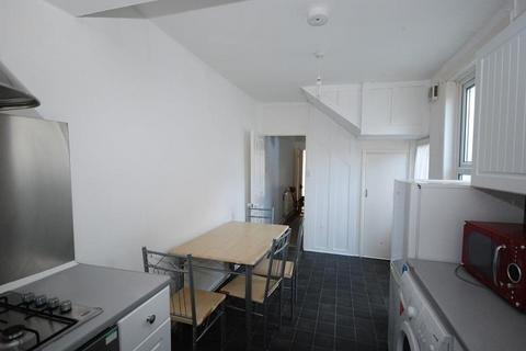 3 bedroom private hall to rent, Boulton Road, Southsea, Portsmouth