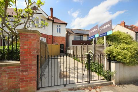 2 bedroom flat for sale, Woodfield Road, W5