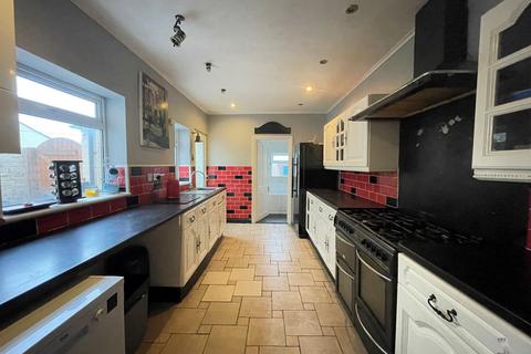 4 bedroom end of terrace house for sale, College Road, Deal, CT14