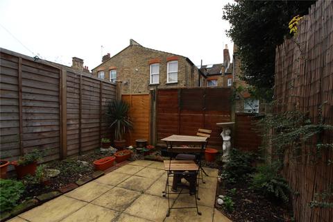 3 bedroom terraced house to rent, South View Road, London, N8