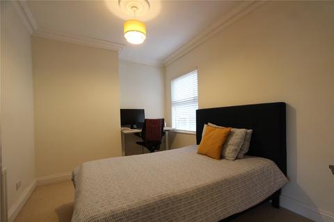 3 bedroom apartment to rent, South View Road, London, N8