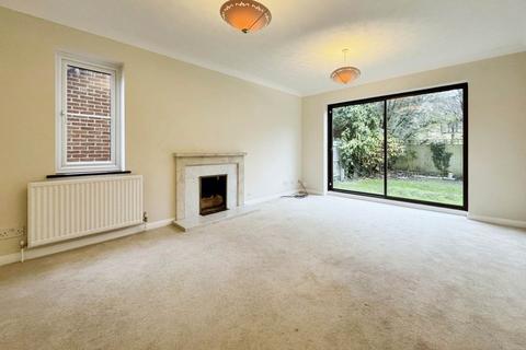 4 bedroom detached house to rent, Hazelbank, Wokingham RG40