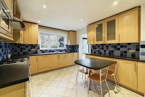 4 bedroom detached house to rent, Hazelbank, Wokingham RG40