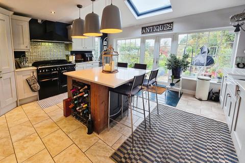 3 bedroom semi-detached house for sale, Parkgate Road, Mollington, Chester, Cheshire, CH1