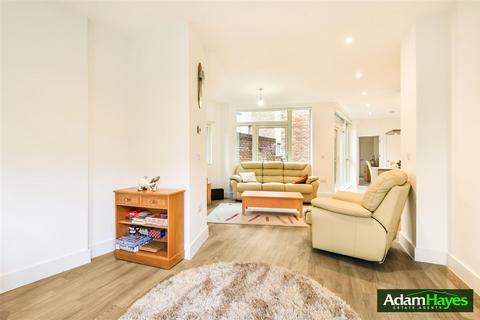 2 bedroom apartment for sale, Edgewood Mews, London N3