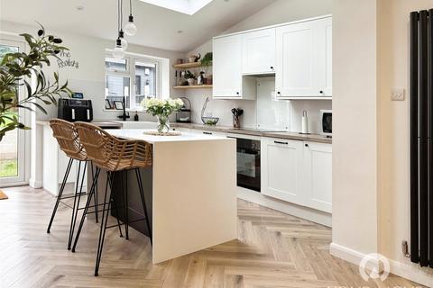 59 Haynes Road, Northfleet, Gravesend, DA11 7HZ