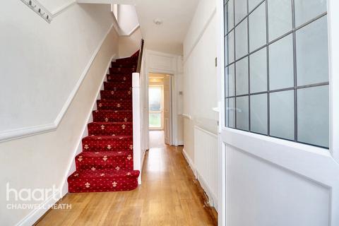 3 bedroom end of terrace house for sale, Joydon Drive, Romford