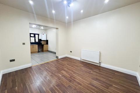 2 bedroom flat to rent, Ripple Road, London, IG11