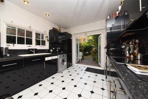 4 bedroom terraced house for sale, Long Lane, East Finchley, N2