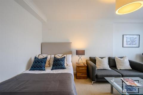 House to rent, Hill Street, Mayfair W1J