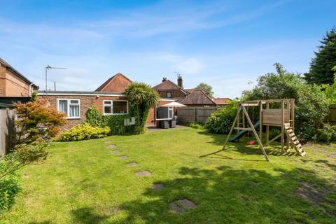 3 bedroom bungalow for sale, Orchard Lane, Amersham, Buckinghamshire, HP6 5AA