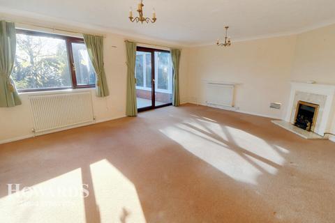 3 bedroom bungalow for sale, Causeway Close, Brockdish