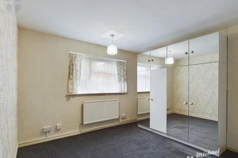 2 bedroom maisonette to rent, Cannock Road, Aylesbury